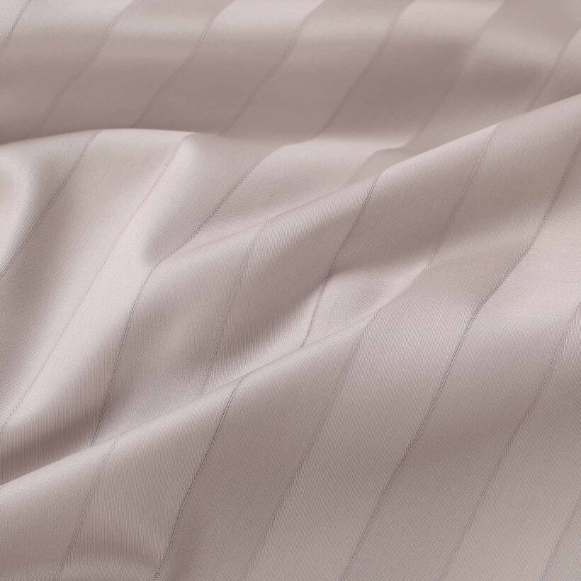 Ovaal damasten tafelkleed - Grijsbruine streepjes met satijnen glans