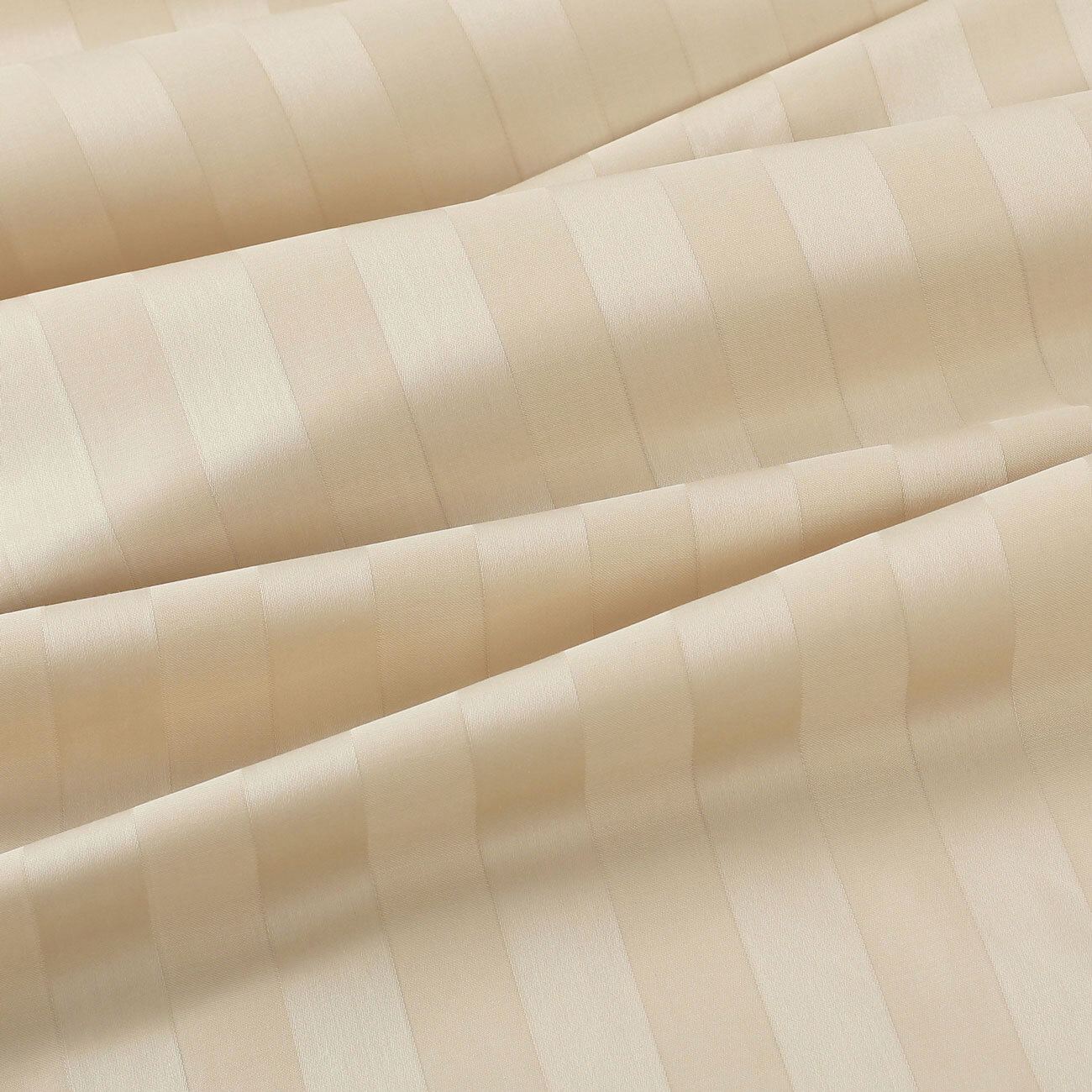 Ovaal damasten tafelkleed - Gouden streepjes met satijnglans