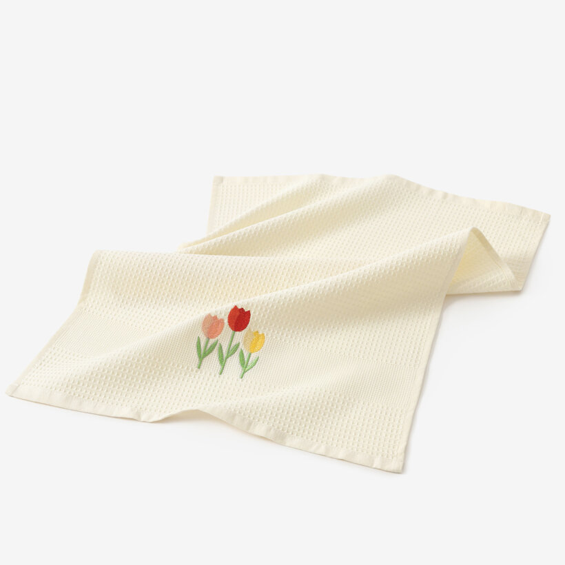 Geborduurde theedoek / wafeldoek - Tulpen op crème