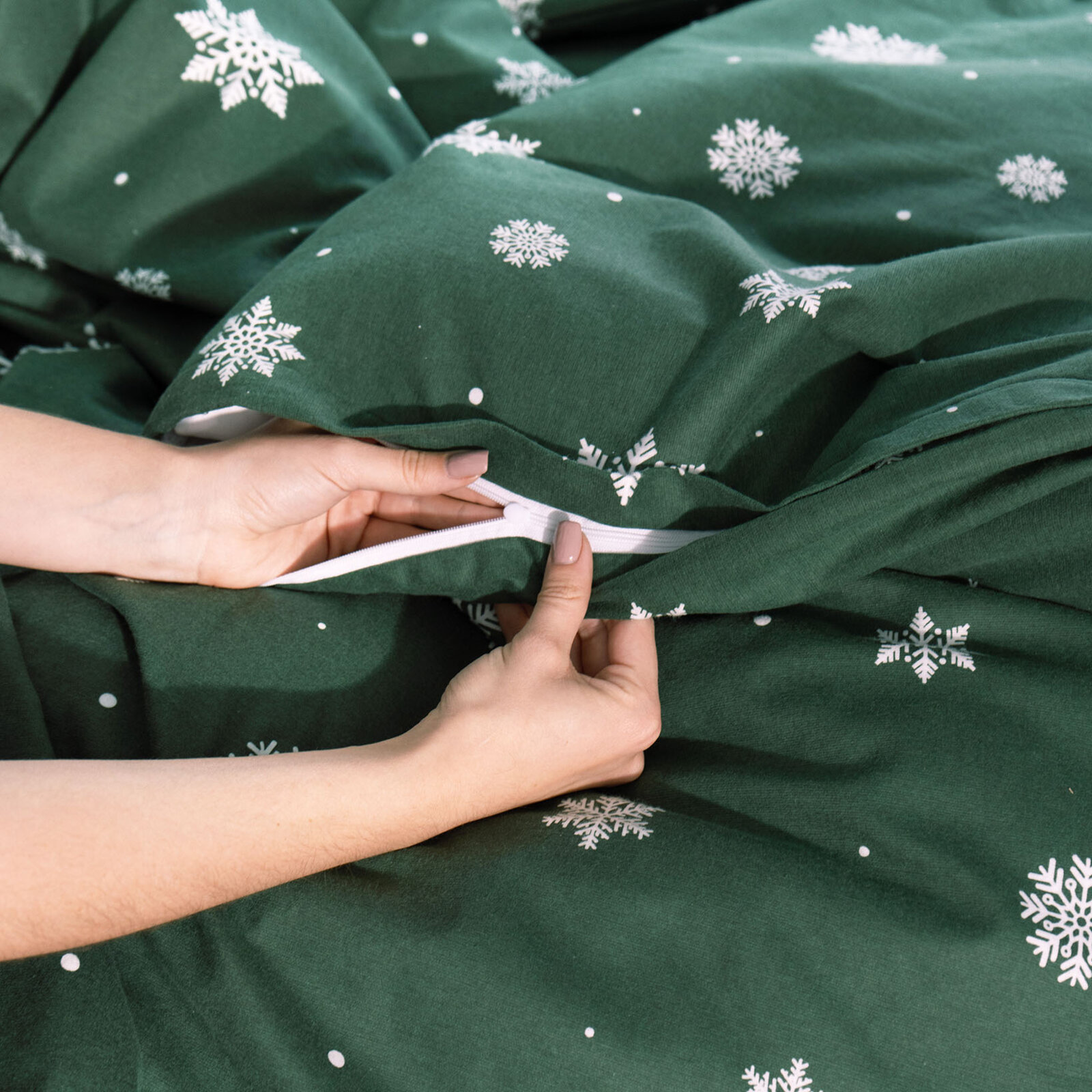 Flanellen beddengoed - Sneeuwvlokken op groen