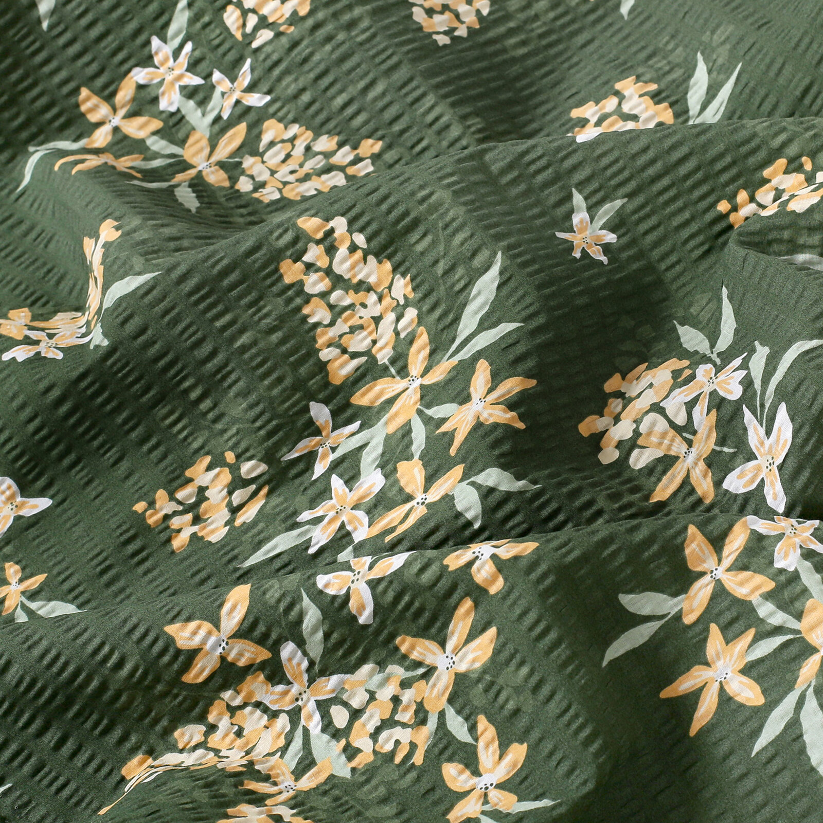 Crepe kussensloop - Abrikoos bloemen