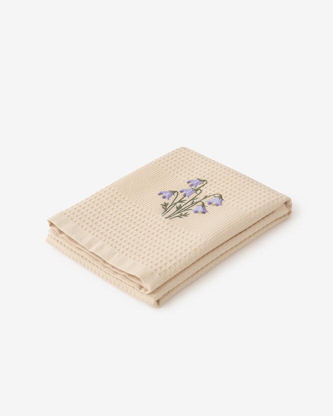 Geborduurde theedoek (wafeldoek) - Klokjes op beige
