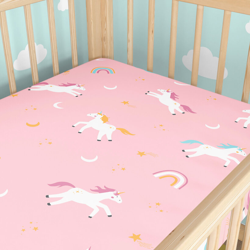 Katoenen hoeslaken voor een babybedje - Vrolijke eenhoorns