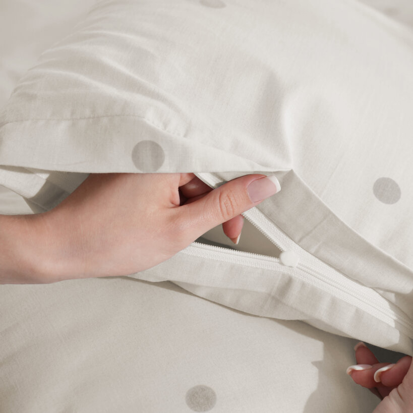 Katoenen beddengoed - Stippen op beige