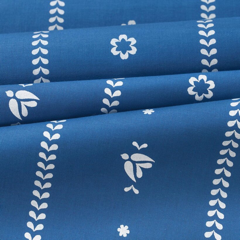 Katoenen gordijn - Na mú dušu op blauw