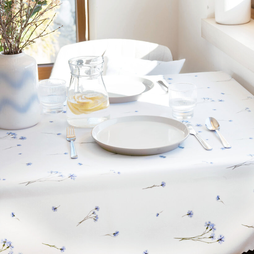 Hoekig teflon tafelkleed - Blauwe korenbloemen