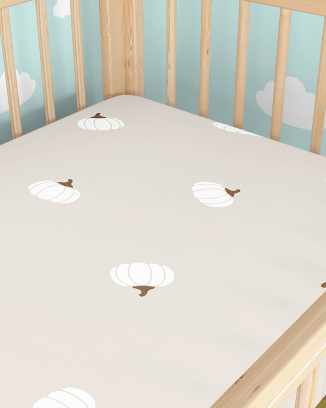 Katoenen hoeslaken voor een babybedje - Pompoenen op crème