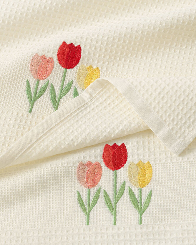 Geborduurde theedoek / wafeldoek - Tulpen op crème