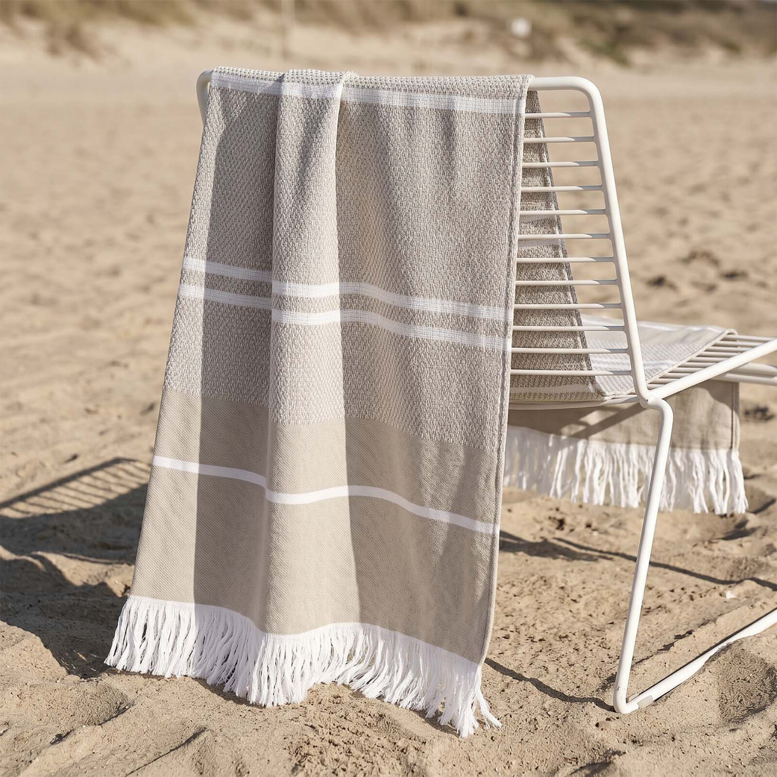 Lichte strandbadhanddoek - Beige met witte streepjes