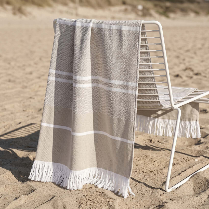 Lichte strandbadhanddoek - Beige met witte streepjes