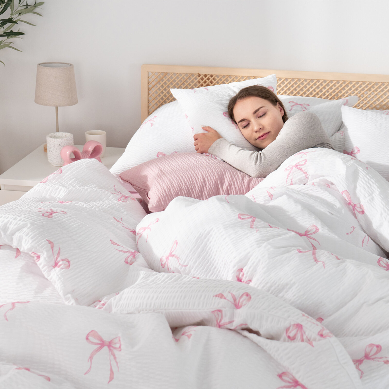 Crêpe beddengoed - Roze strikjes