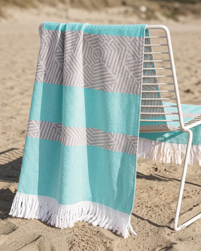 Lichte strandbadhanddoek - Mozaïek op turquoise