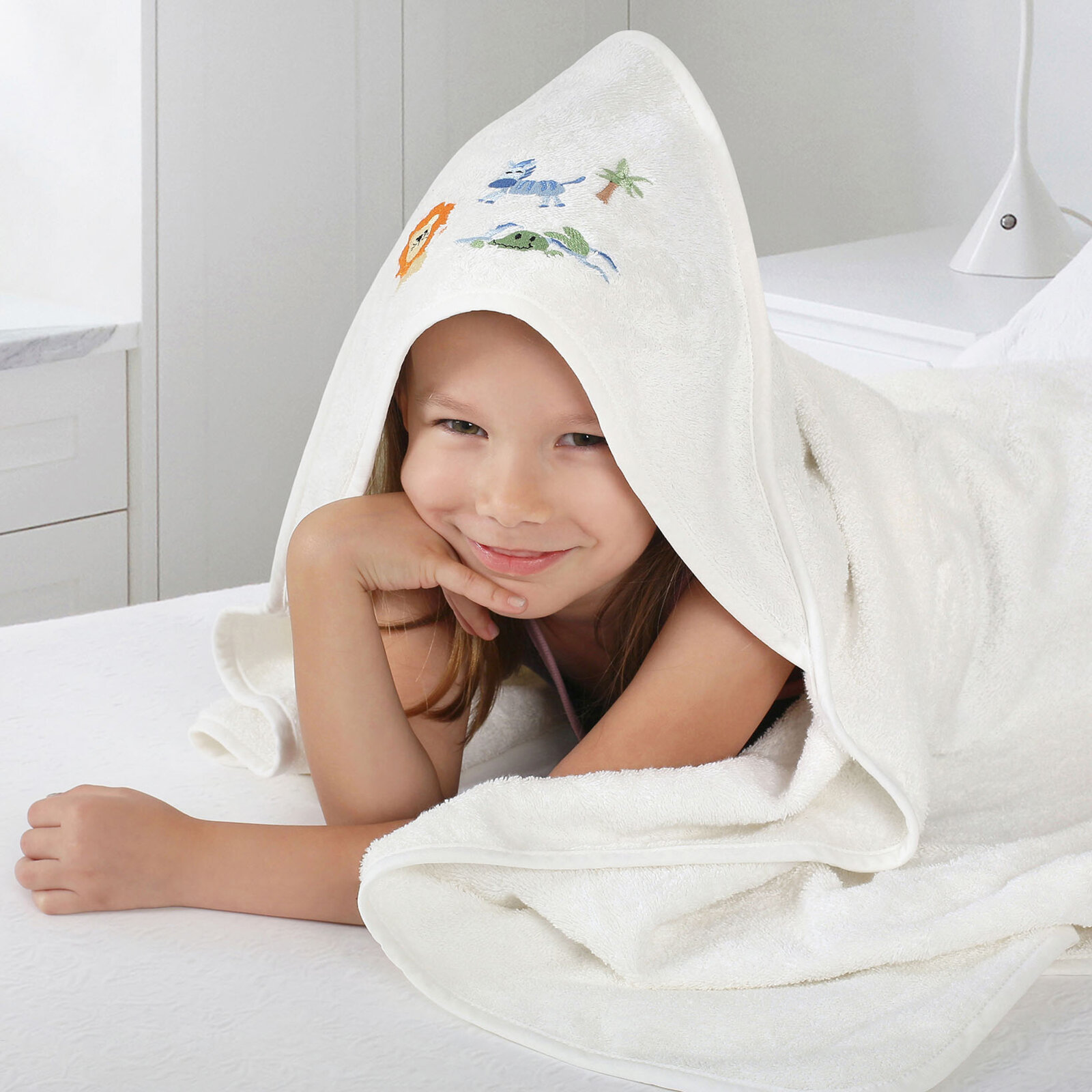 Kinder badstof badhanddoek met capuchon - Safari op wit