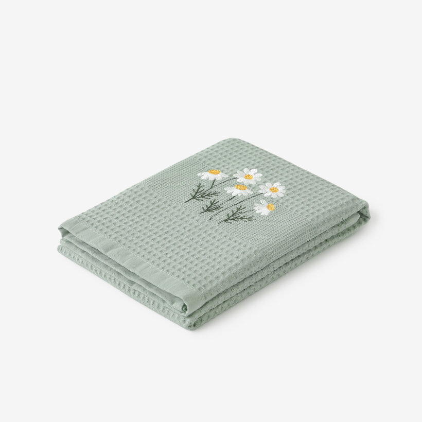 Keuken wafeldoek, geborduurde theedoek - Kamille op saliegroen