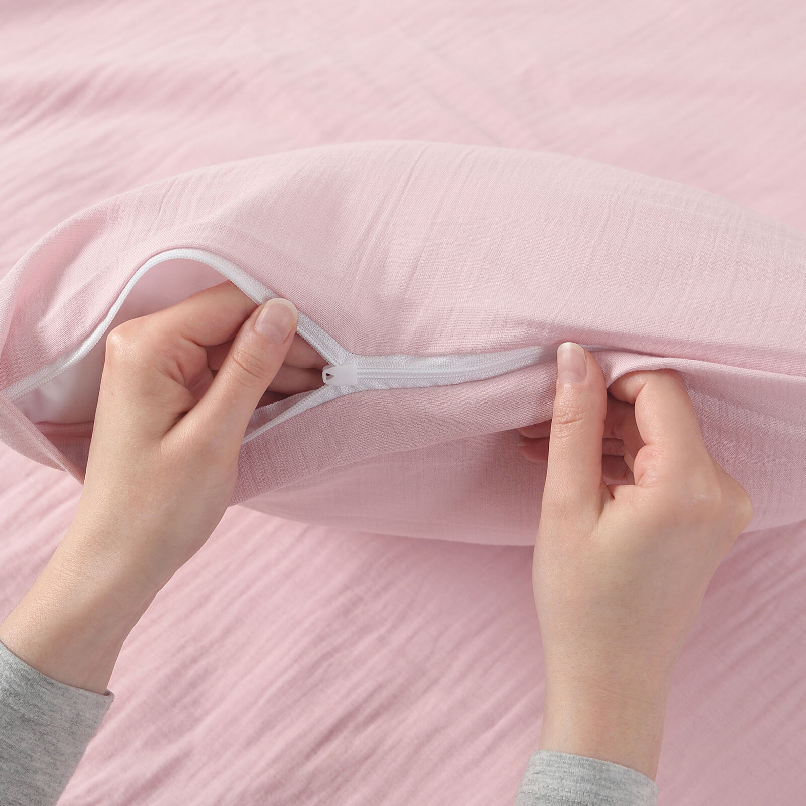 Mousseline kussensloop - pastelroze