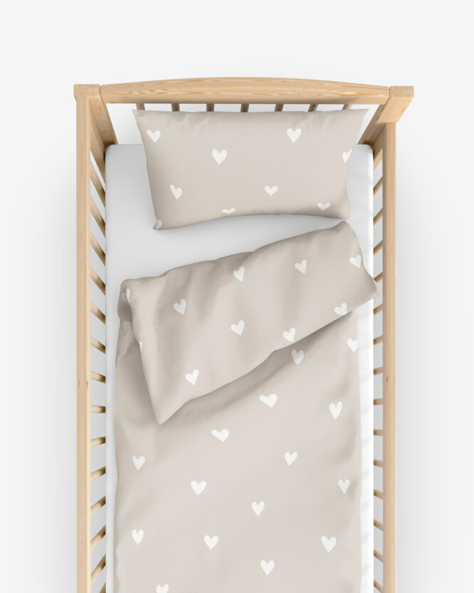 Katoenen beddengoed voor een babybedje - Hartjes op latte