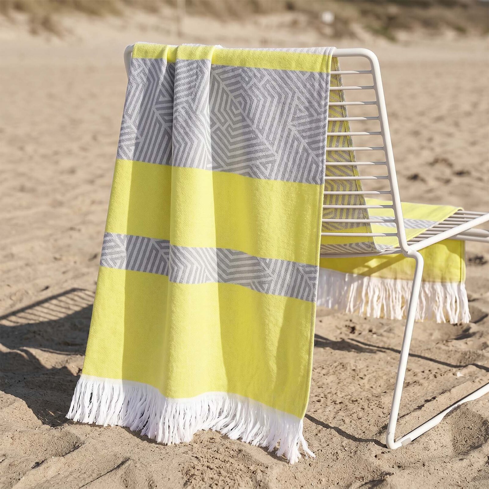 Lichte strandbadhanddoek - Mozaïek op geel