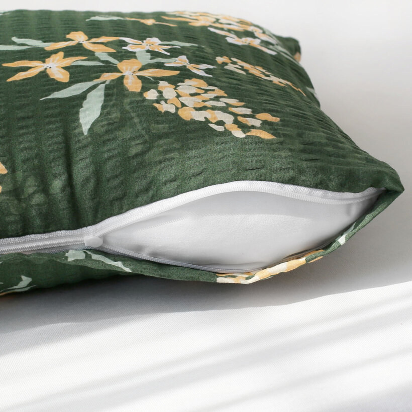 Crepe kussensloop - Abrikoos bloemen