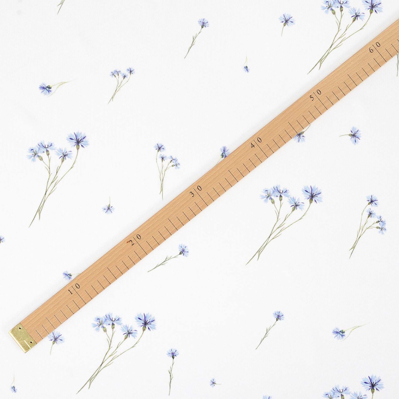 Tafelstof met tefloncoating - Blauwe korenbloemen