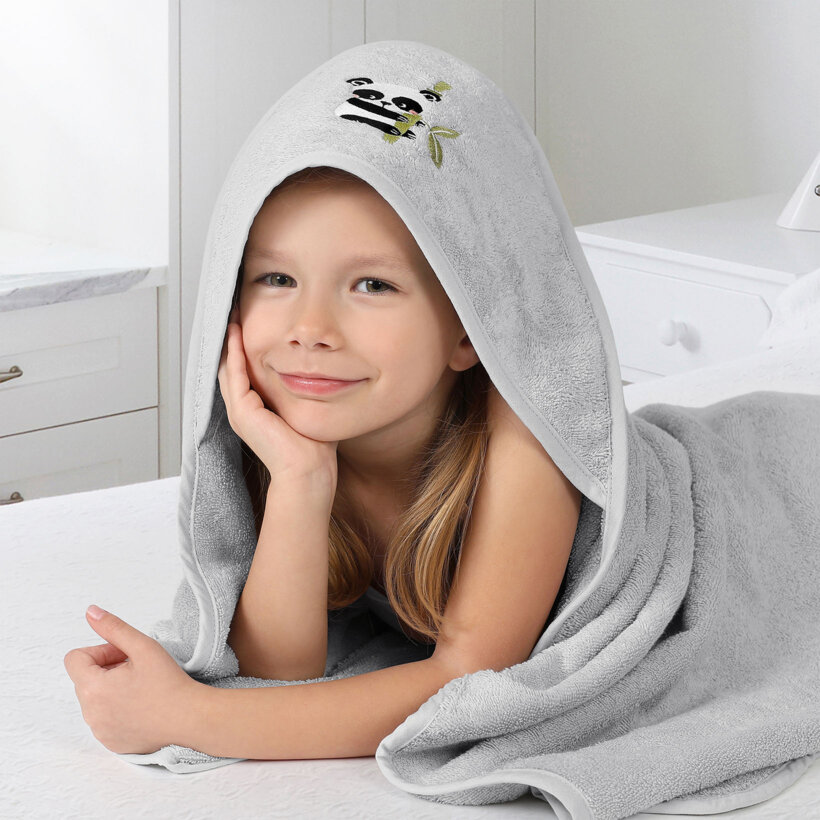 Kinder badstof badhanddoek met capuchon - Panda op lichtgrijs