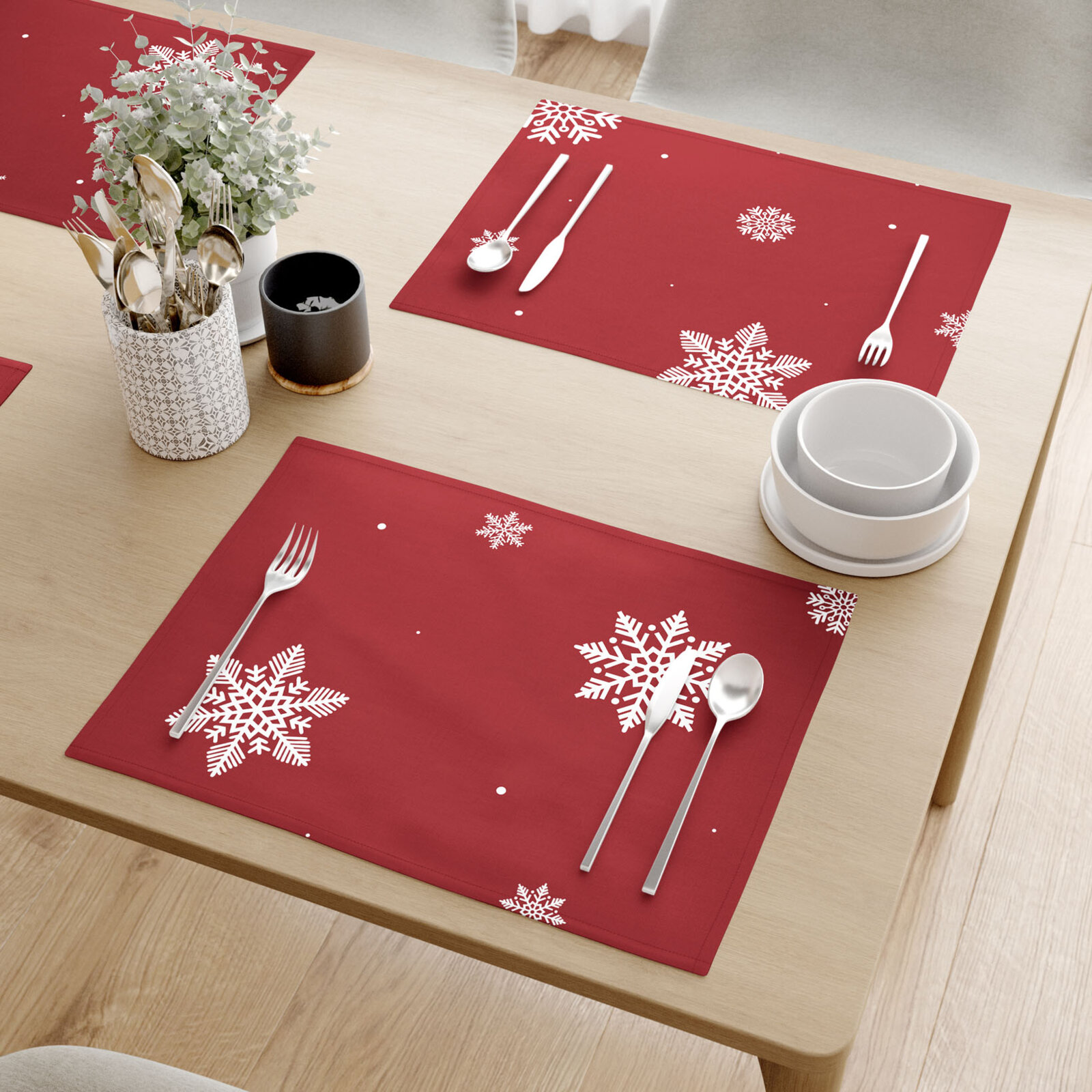 Placemat voor op tafel 100% katoen renforcé - Sneeuwvlokken op rood - set van 2 stuks