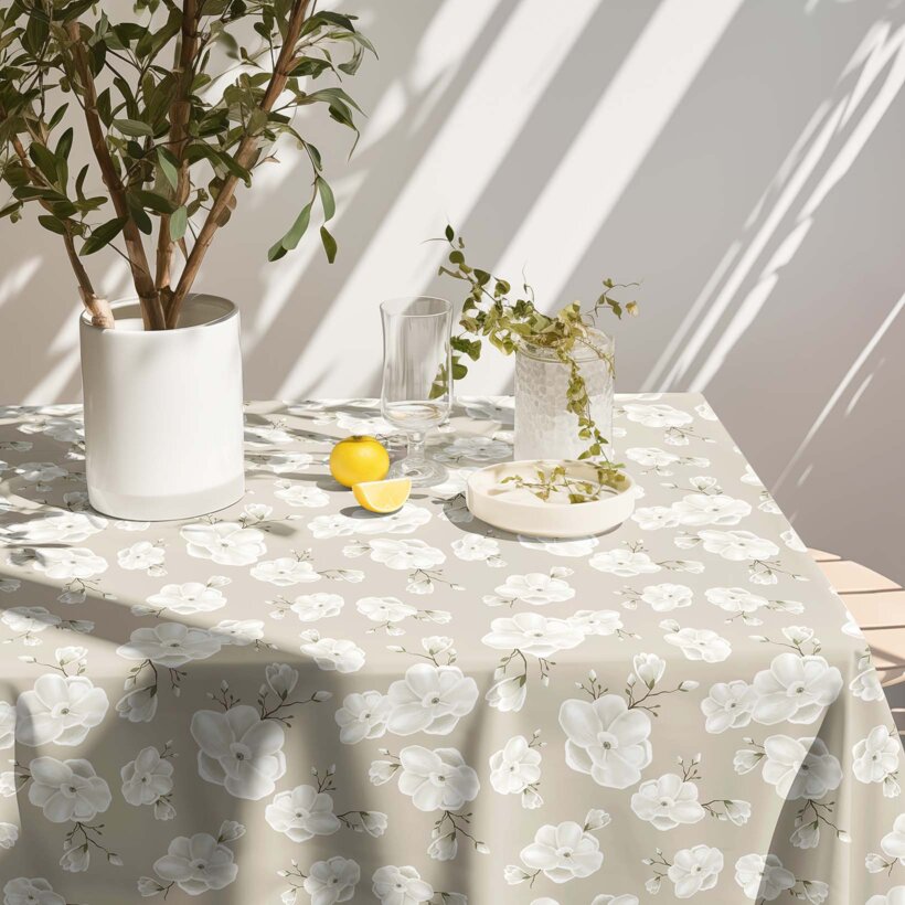 Hoekig teflon tafelkleed - Witte bloemen
